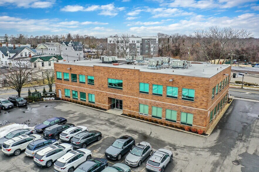 More Photos Of 180 E Main St, Bay Shore Medical For Sale