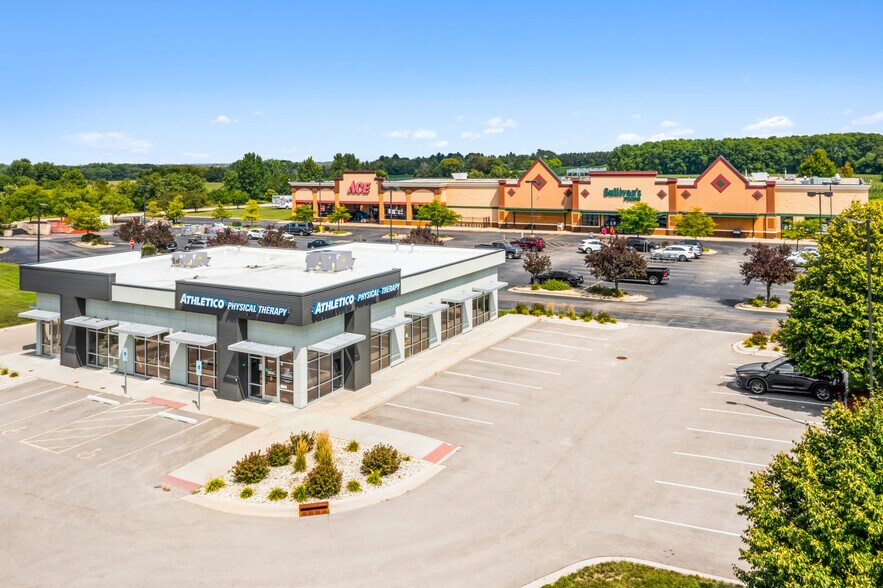 More Photos Of 701 N Elida St, Winnebago General Retail For Lease