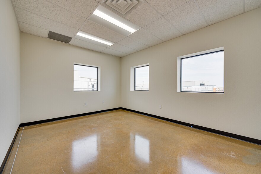 More Photos Of 3710 S County Road 1276, Midland Warehouse For Lease