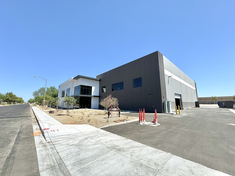 Primary Photo Of 1653 W Knudsen Dr, Phoenix Airplane Hangar For Lease