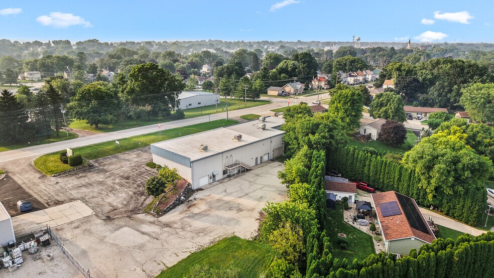 More Photos Of 1015 S Spring St, Beaver Dam Flex For Sale