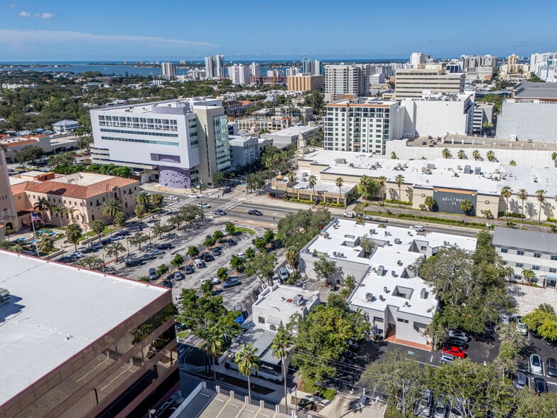 More Photos Of 27 Fletcher Ave, Sarasota Restaurant For Sale