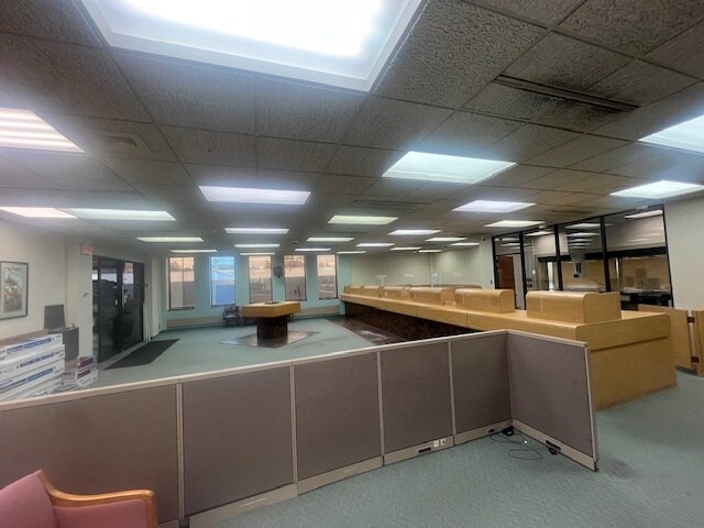 More Photos Of 660 N University Blvd, Middletown Office For Lease