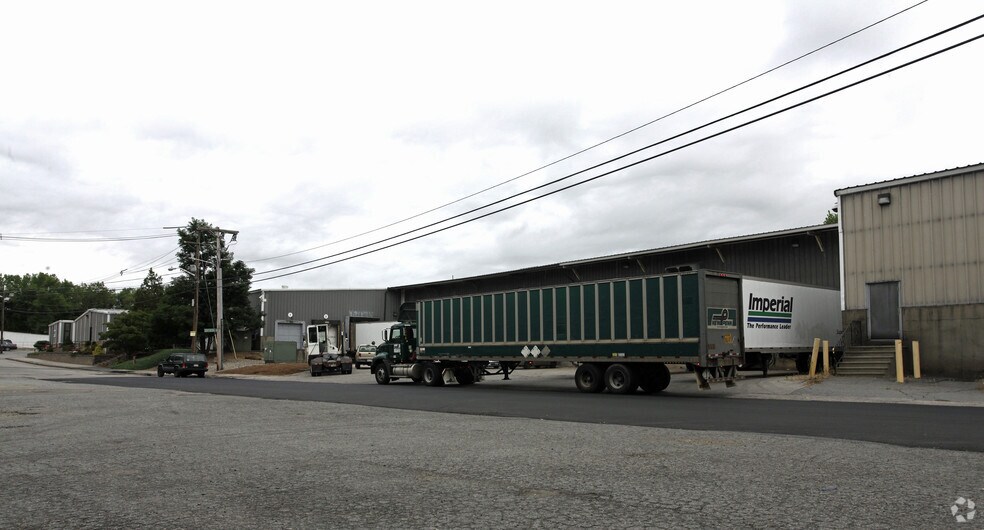 More Photos Of 60 Webster Pl, Worcester Distribution For Lease