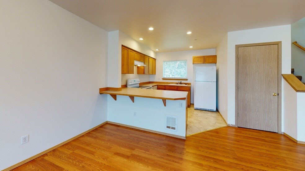 More Photos Of 113-115 W Casino Rd, Everett Apartments For Sale