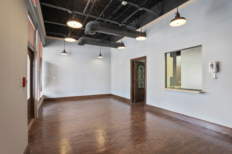 More Photos Of 118 Shenandoah Dr, The Woodlands Freestanding For Sale