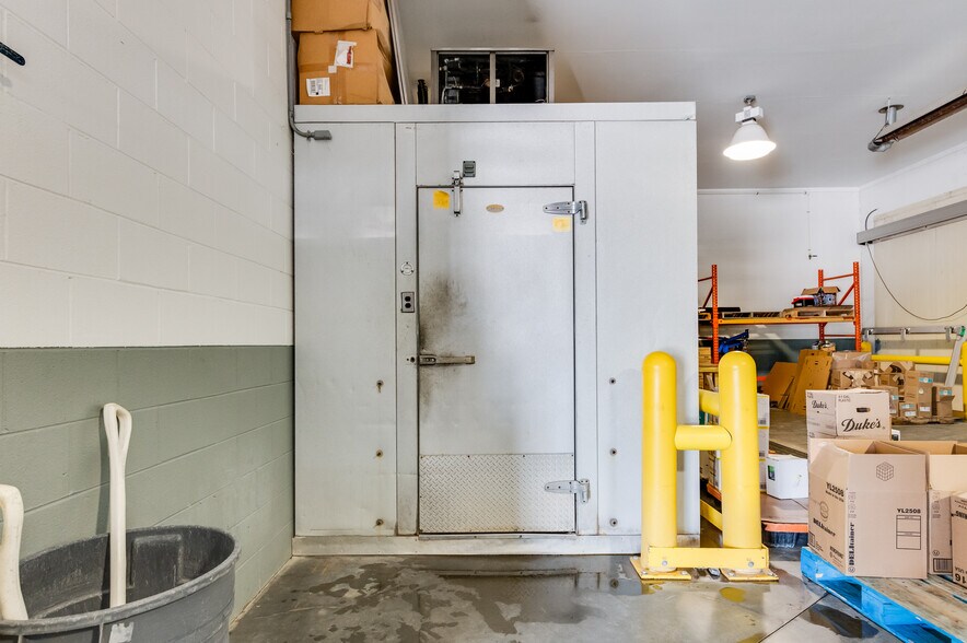 More Photos Of 16552 General Puller Hwy, Deltaville Specialty For Sale