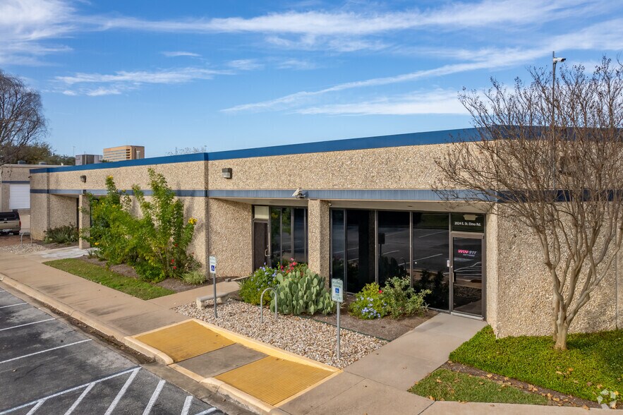 More Photos Of 2020-2028 St. Elmo Rd E, Austin Unknown For Lease