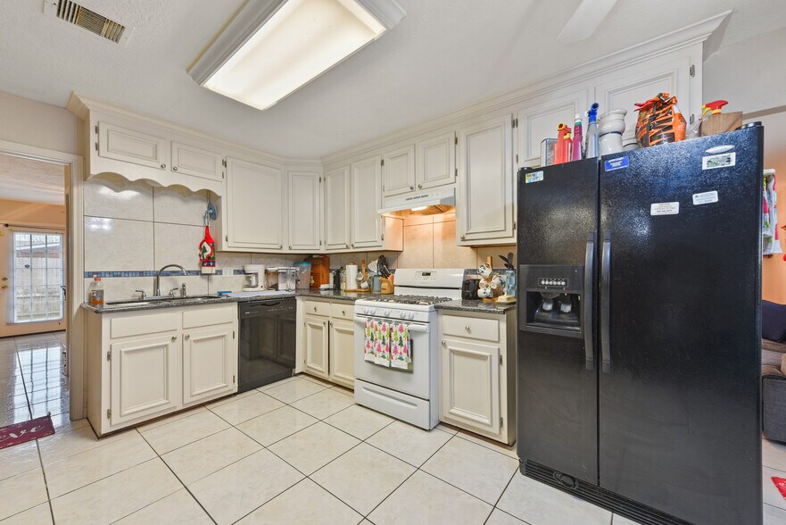More Photos Of 1804 36th St N, Texas City Multifamily For Sale