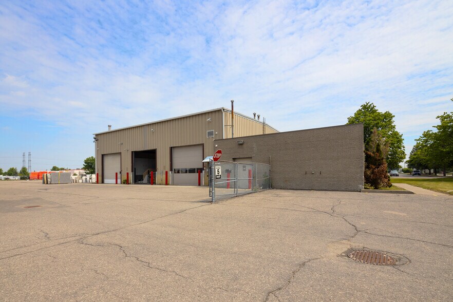 More Photos Of 2393 Stevenage Dr, Ottawa Service For Lease