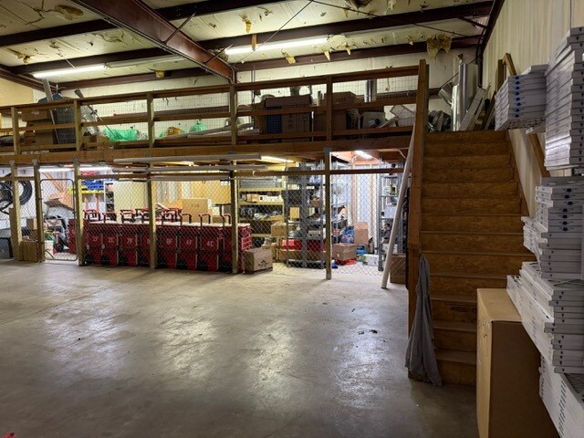More Photos Of 123 S Date St, Jenks Warehouse For Lease