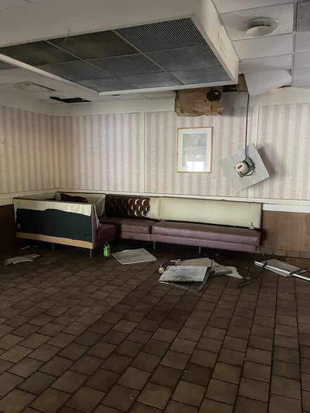 More Photos Of 3352 15th Avenue Blvd SE, Conover Restaurant For Sale