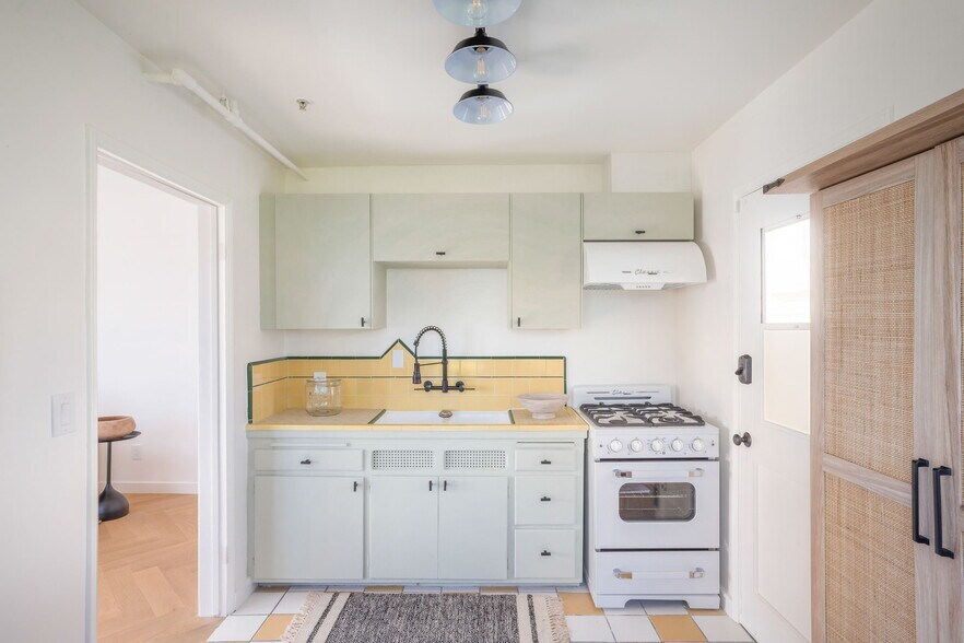 More Photos Of 1661 Appian Way, Santa Monica Apartments For Sale