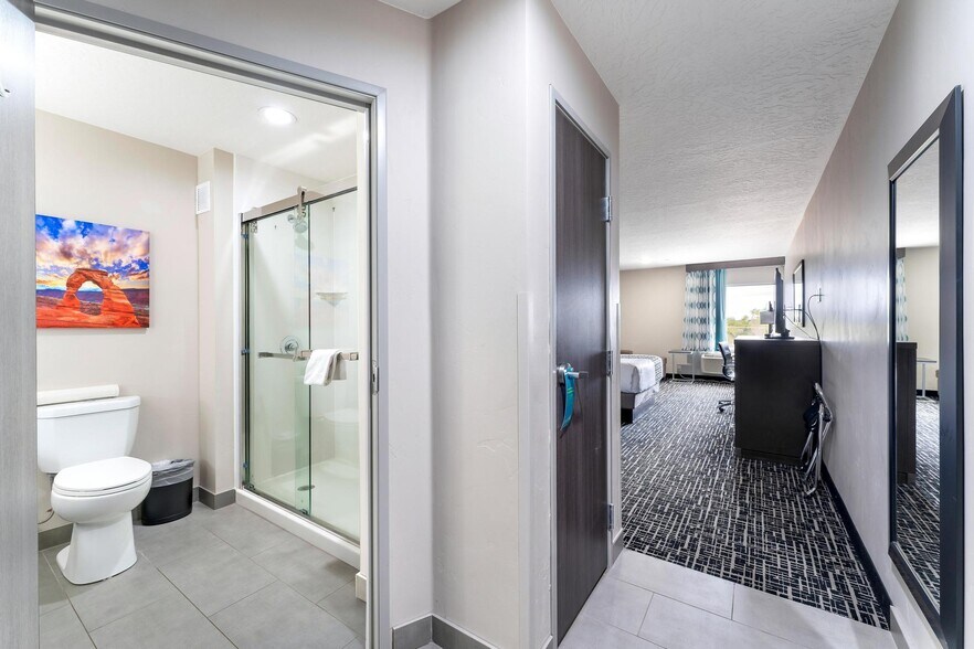 More Photos Of 465 S 100 E, Kanab Hospitality For Sale