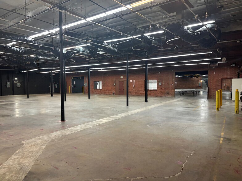 More Photos Of 157-159 W Providencia Ave, Burbank Warehouse For Lease
