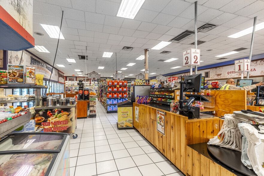 More Photos Of 2420 N Fitzhugh Ave, Dallas Supermarket For Lease