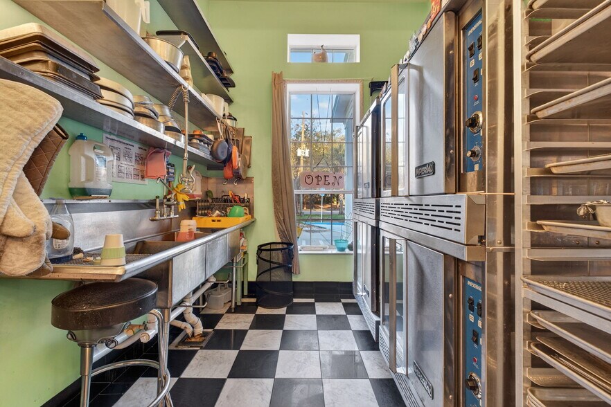 More Photos Of 197 E Church St, Deland Restaurant For Sale