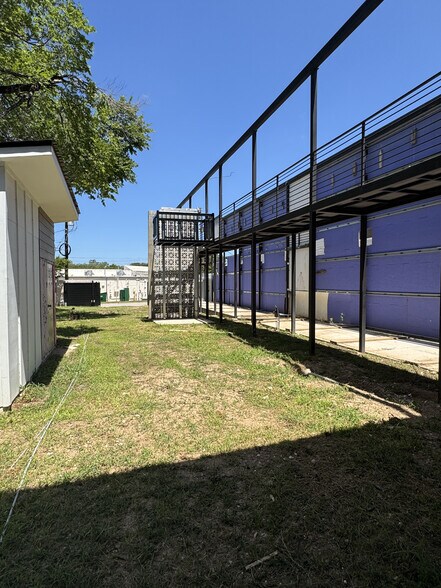 More Photos Of 4707 Harmon Ave, Austin Storefront Retail Residential For Sale