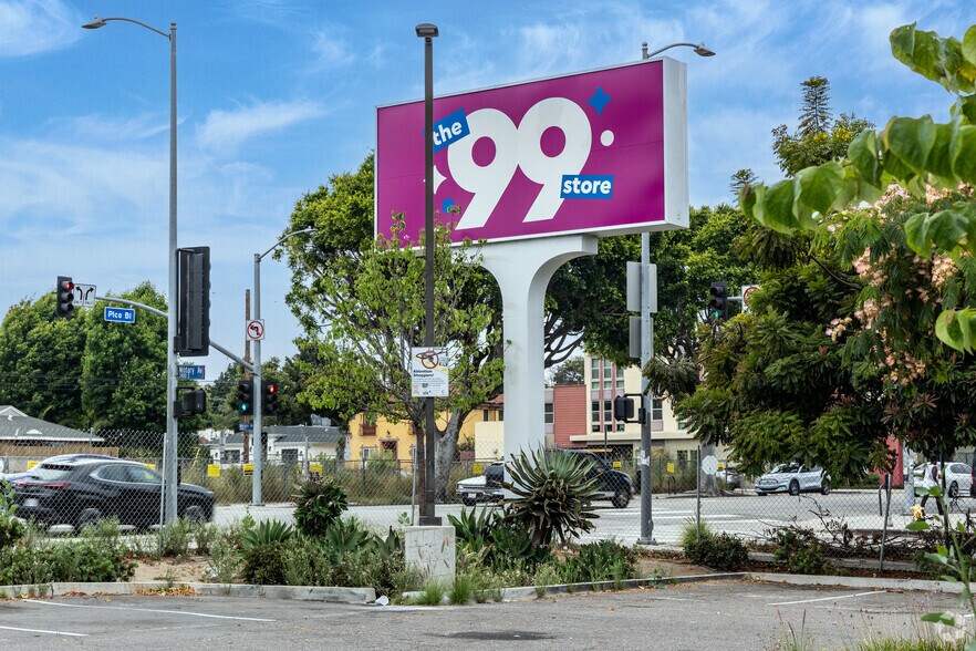 More Photos Of 11040 W Pico Blvd, Los Angeles Freestanding For Lease
