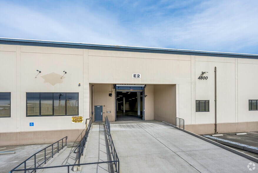 More Photos Of 4700-4940 Lang Ave, Mcclellan Manufacturing For Lease