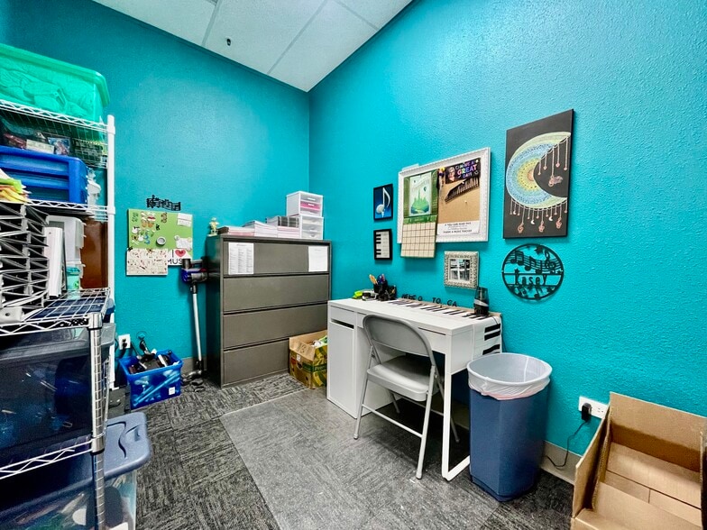 More Photos Of 10158 S Parker Rd, Parker Unknown For Lease