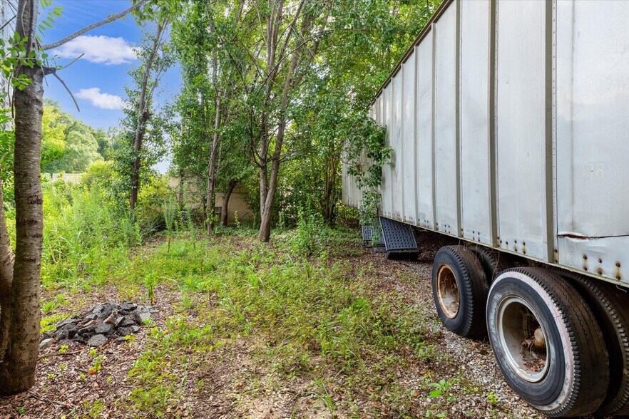 More Photos Of 203 Hillcrest Dr, Laurens Storefront Retail Office For Lease