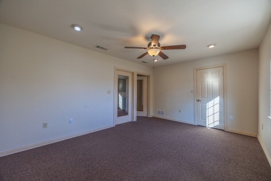 More Photos Of 1715 S Morgan St, Granbury Office Residential For Sale