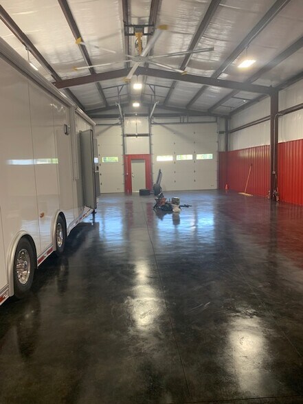 More Photos Of 4271 Calhoun Memorial Hwy, Easley Showroom For Sale