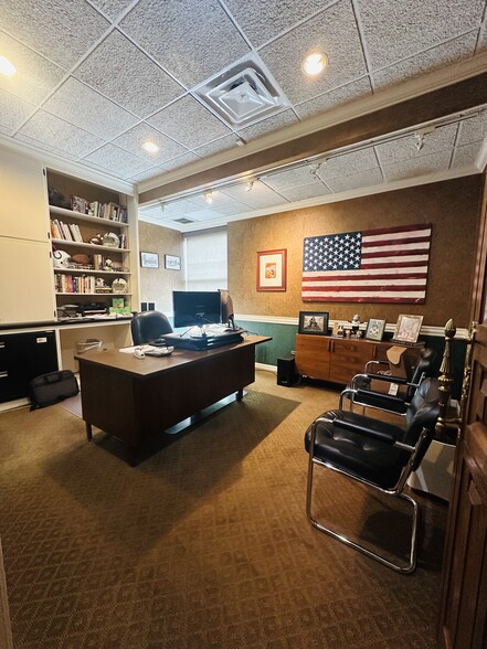 More Photos Of 2730 E 62nd St, Indianapolis Office For Sale