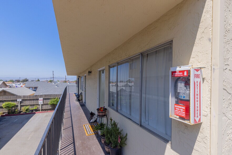 More Photos Of 75 N Hebbron Ave, Salinas Apartments For Sale