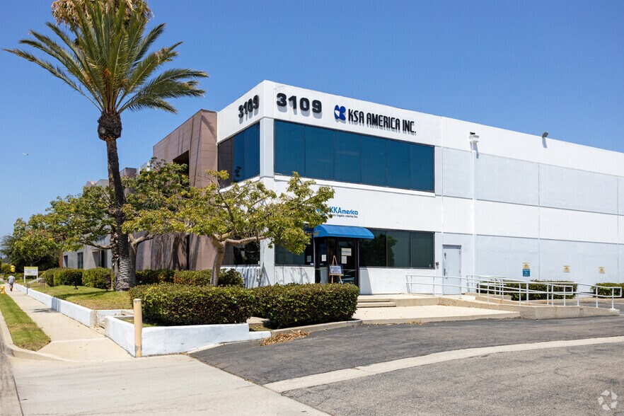 More Photos Of 3111 Lomita Blvd, Torrance Warehouse For Lease