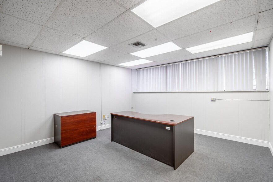 More Photos Of 9665 NW 13th St, Doral Warehouse For Lease