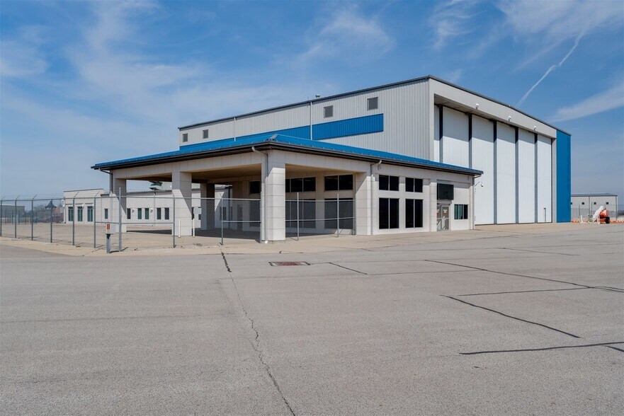 Primary Photo Of 2841 E Empire St, Bloomington Airplane Hangar For Sale