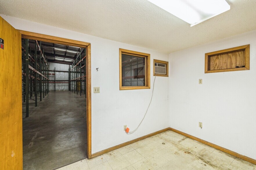 More Photos Of 635 New York Ave, Des Moines Industrial For Lease