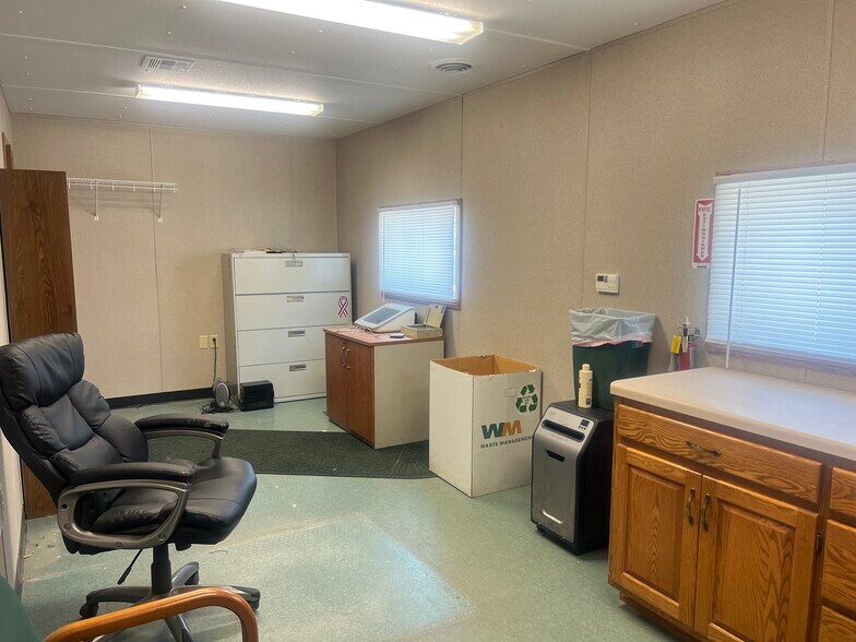 More Photos Of 629 Spruce Street, Sault Sainte Marie Industrial For Sale