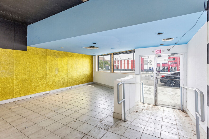 More Photos Of 4539 Montgomery Rd, Cincinnati Storefront Retail Residential For Lease