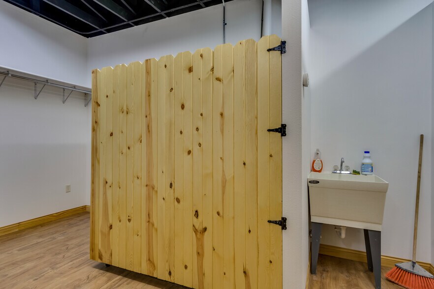 More Photos Of 2734-2751 London Rd, Eau Claire Storefront Retail Office For Sale