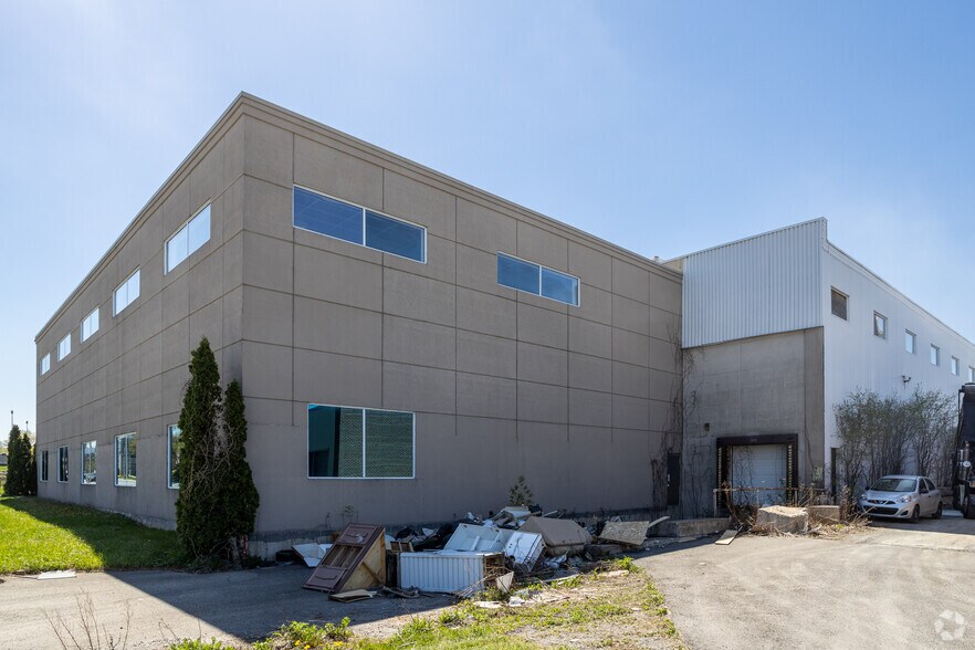 More Photos Of 80 Rue Stinson, Montréal Warehouse For Sale