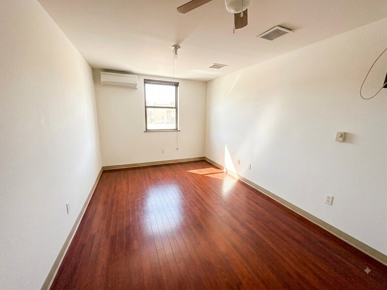More Photos Of 11 Prospect Ave, Hewlett Warehouse For Lease