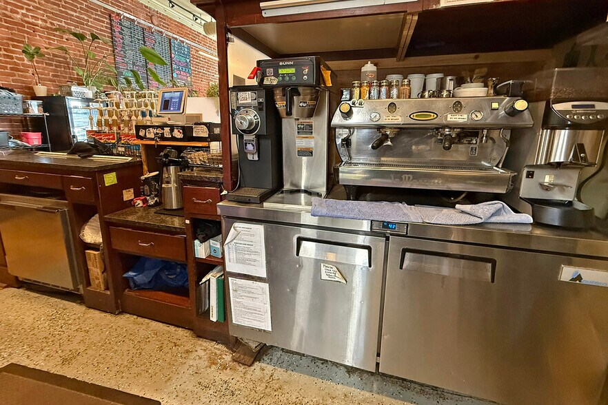 More Photos Of 729-733 7th St E, Saint Paul Storefront Retail Residential For Lease