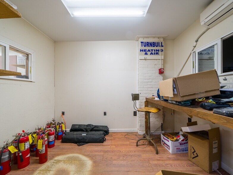 More Photos Of 50 Franklin St, Batavia Flex For Sale