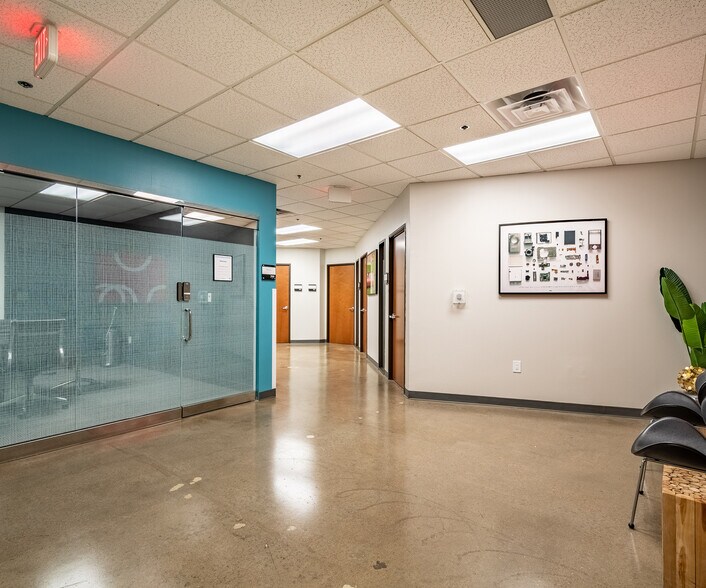 More Photos Of 9535 Forest Ln, Dallas Coworking Space