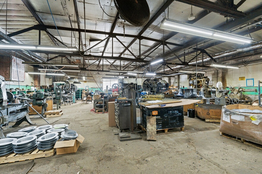 More Photos Of 906 Burnet Ave, Syracuse Warehouse For Sale