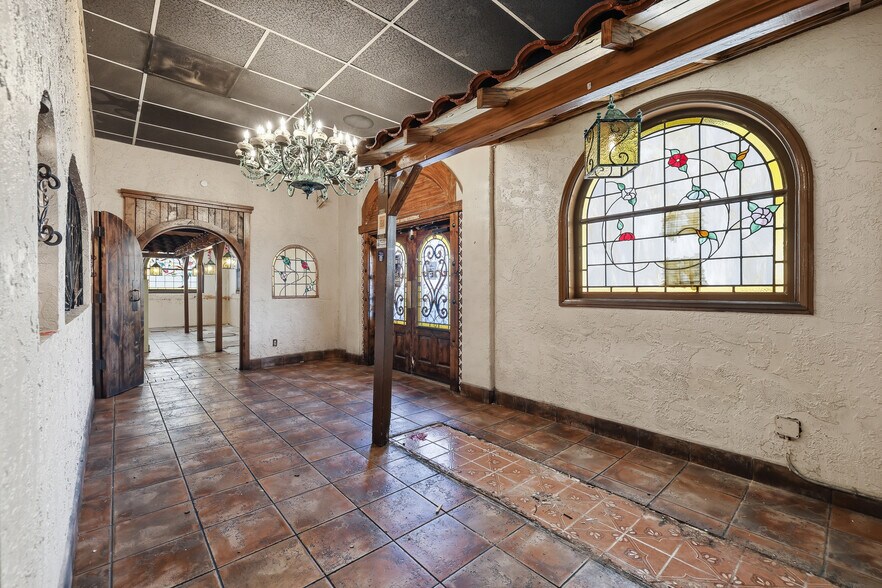 More Photos Of 1100-1106 W Avenue K, Lancaster Freestanding For Lease