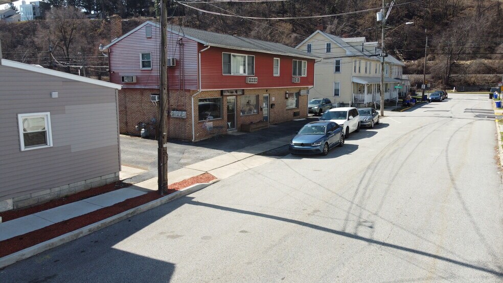 More Photos Of 11 Poplar St, Wormleysburg Storefront Retail Residential For Lease