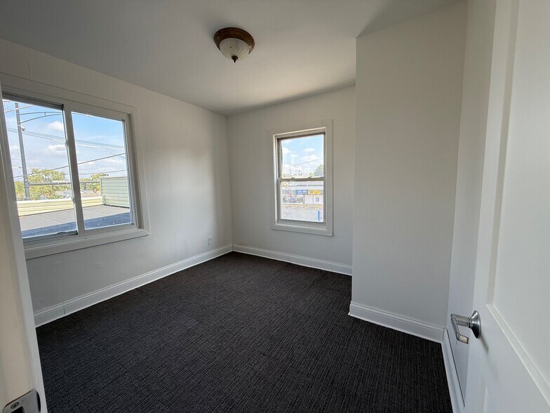 More Photos Of 100-102 N Ohio St, Aurora Storefront Retail Residential For Sale