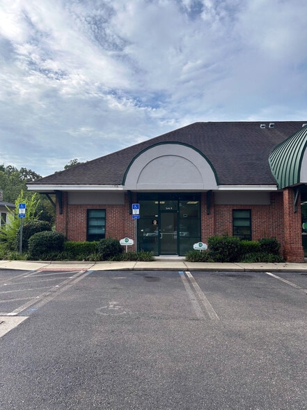 More Photos Of 128 NW 137th Dr, Jonesville Office For Lease