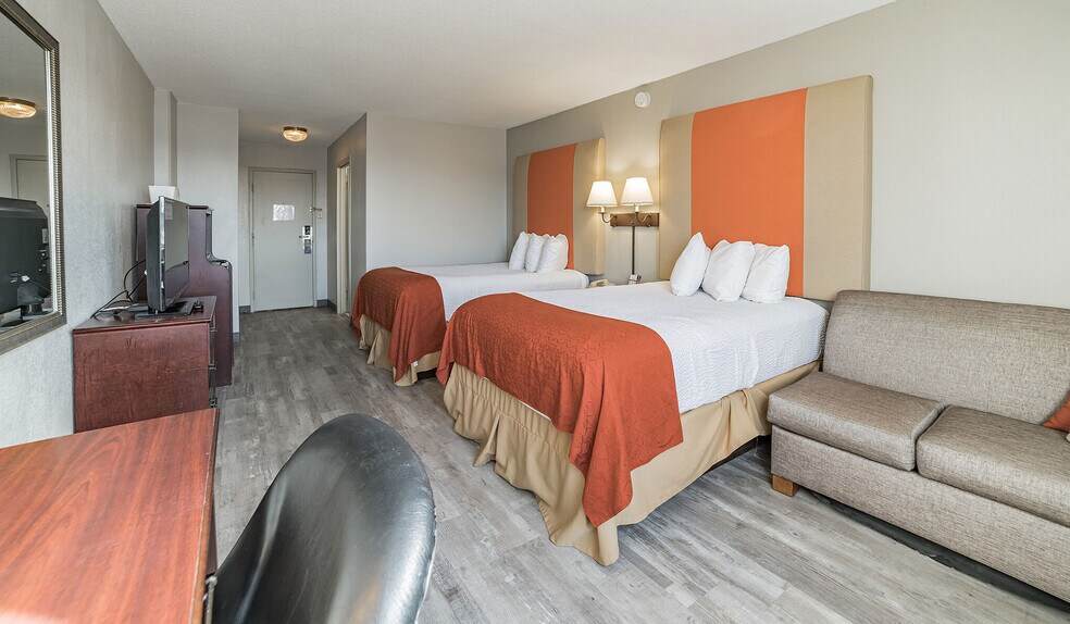 More Photos Of 325 Main St, Keokuk Hotel For Sale