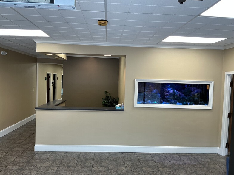 More Photos Of 8215 Roswell Rd, Atlanta Office For Sale