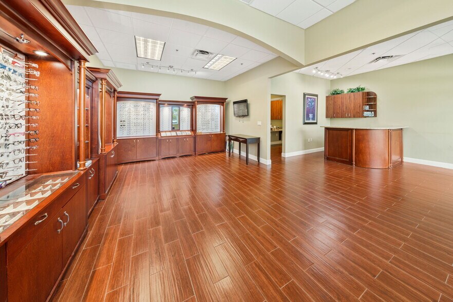 More Photos Of 11602 Lake Underhill Rd, Orlando Flex For Lease